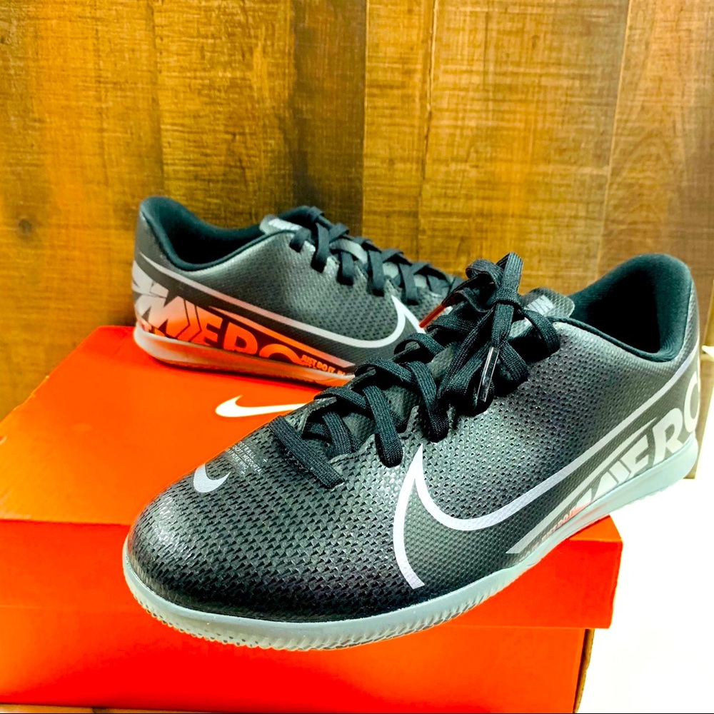 NIB! Boys Nike Indoor Soccer Sneakers